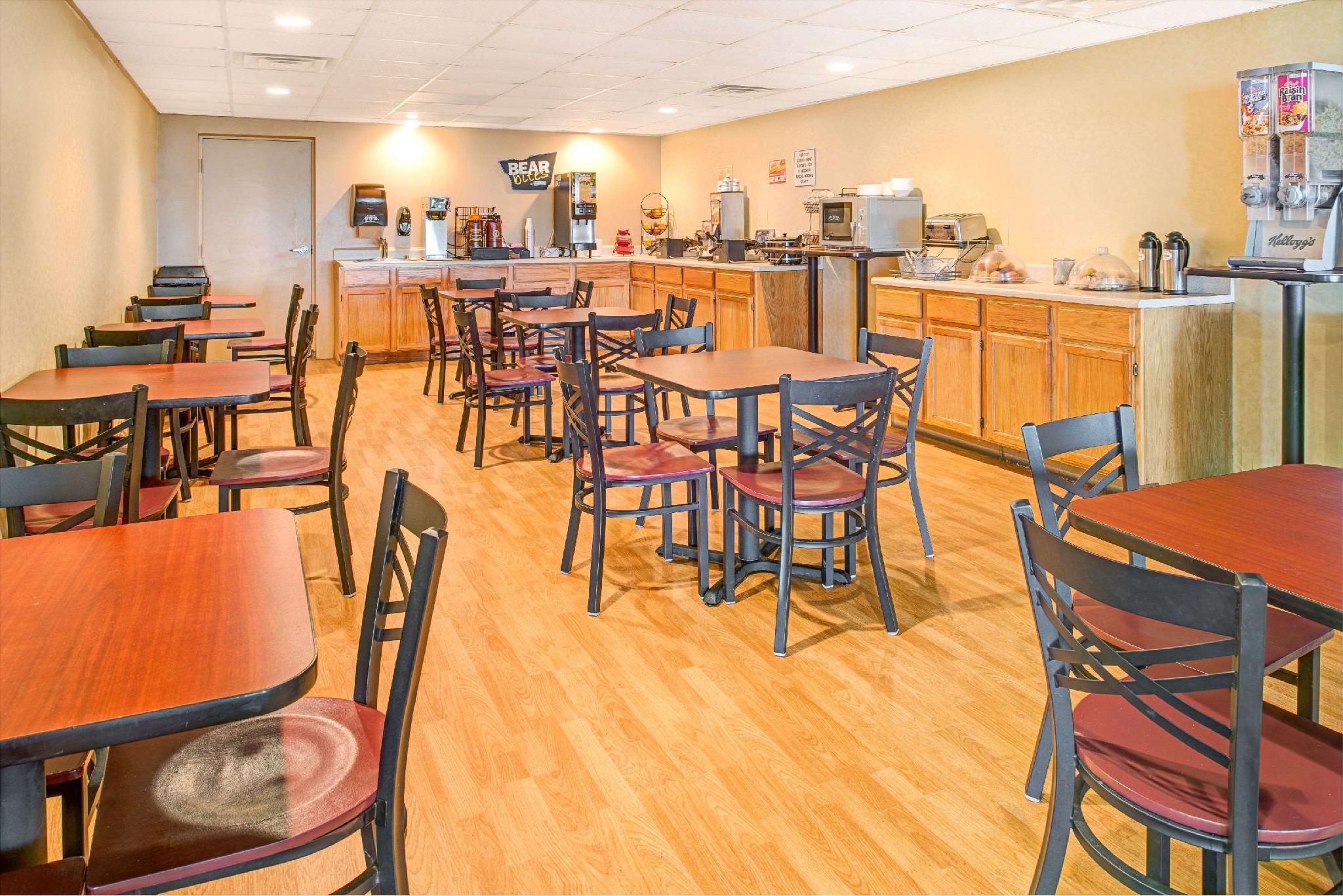 Travelodge By Wyndham Lincoln Airport I-80 Exterior foto